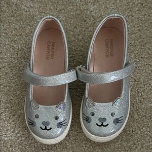 Harper Canyon Glittery Silver Cat Kids Dress Shoes